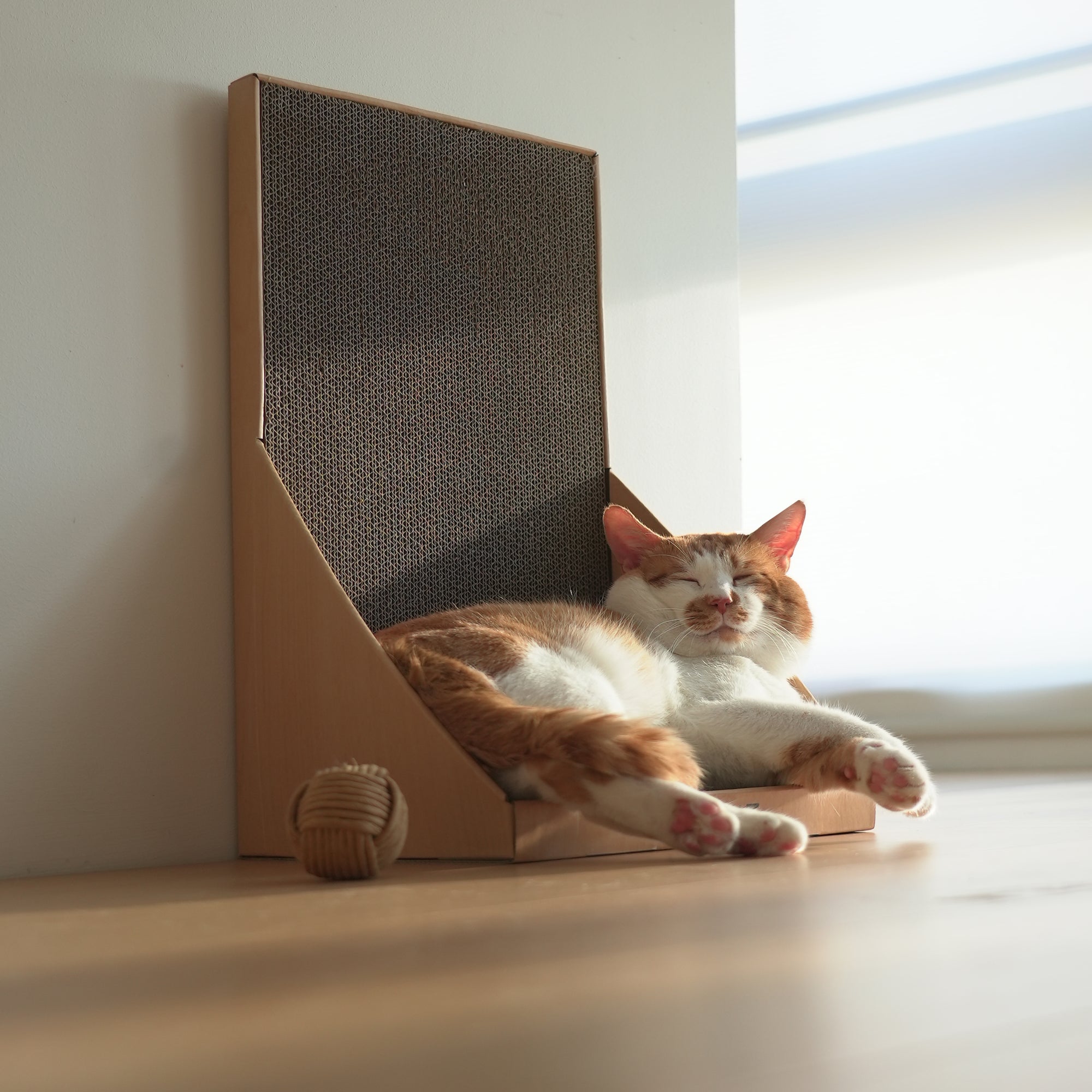 L-Shaped Cat Scratcher Lounge