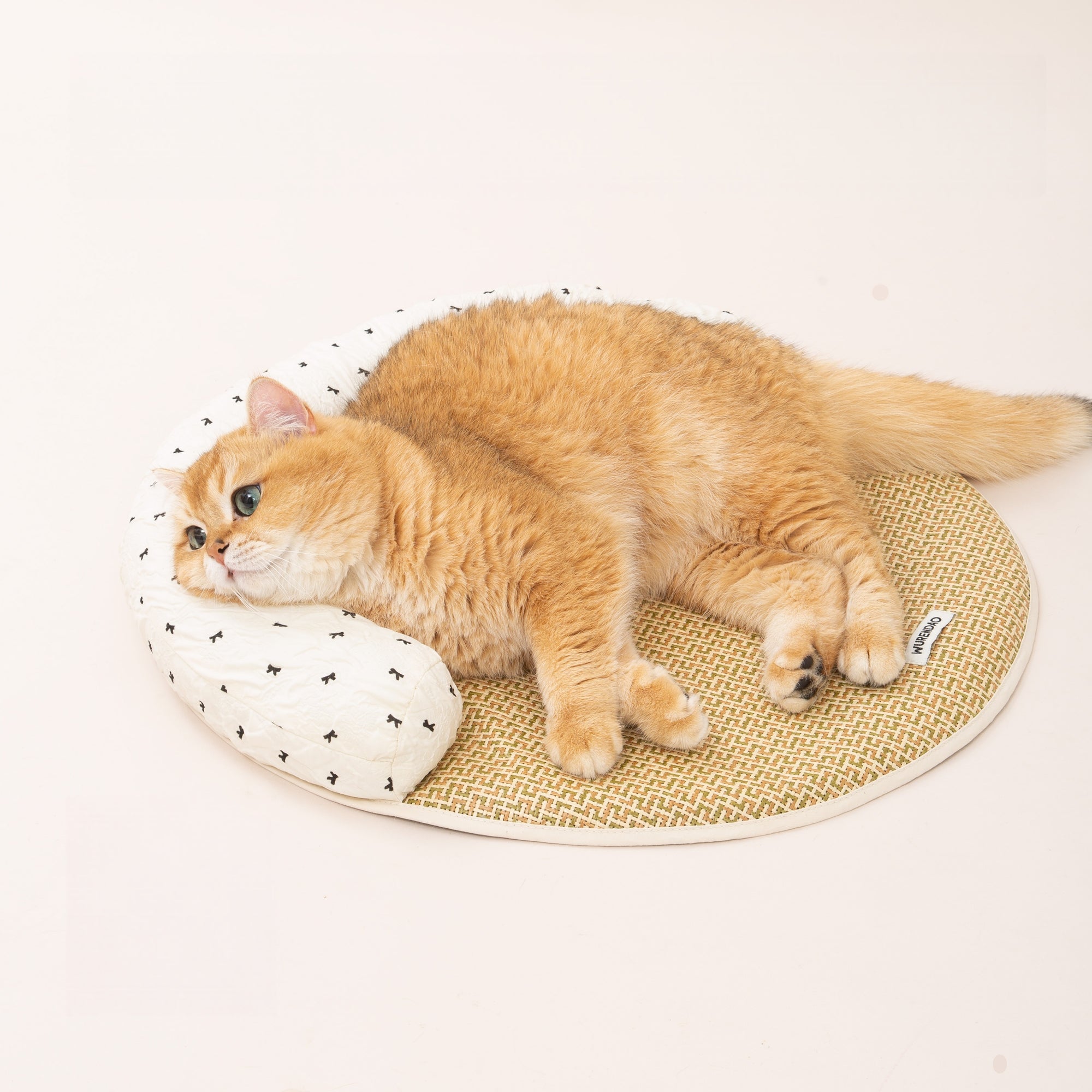 Brisa Cooling Cat Mat – Scratch-Friendly Summer Bed with Pillow
