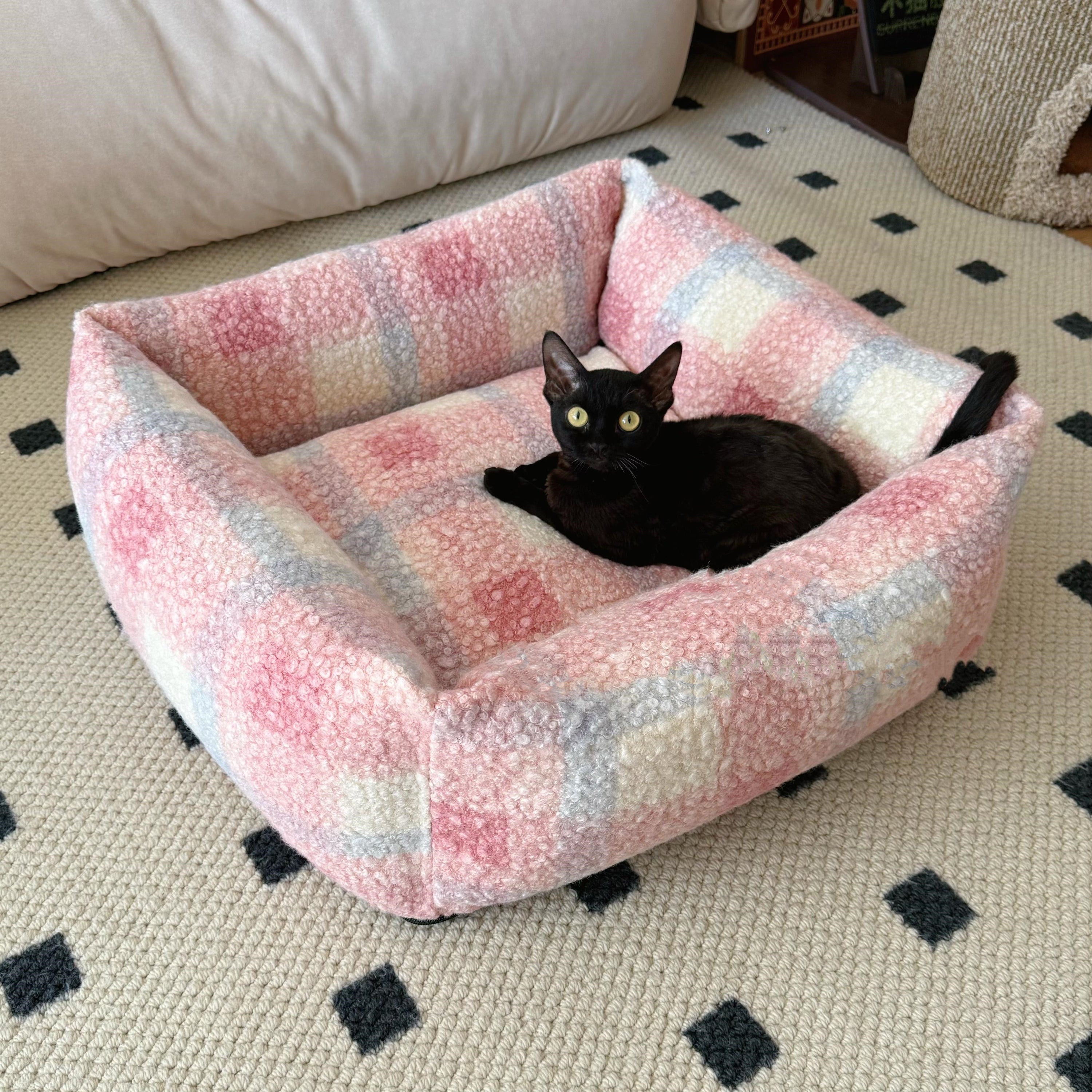 Curly Pink Checkered Washable Cat Bed