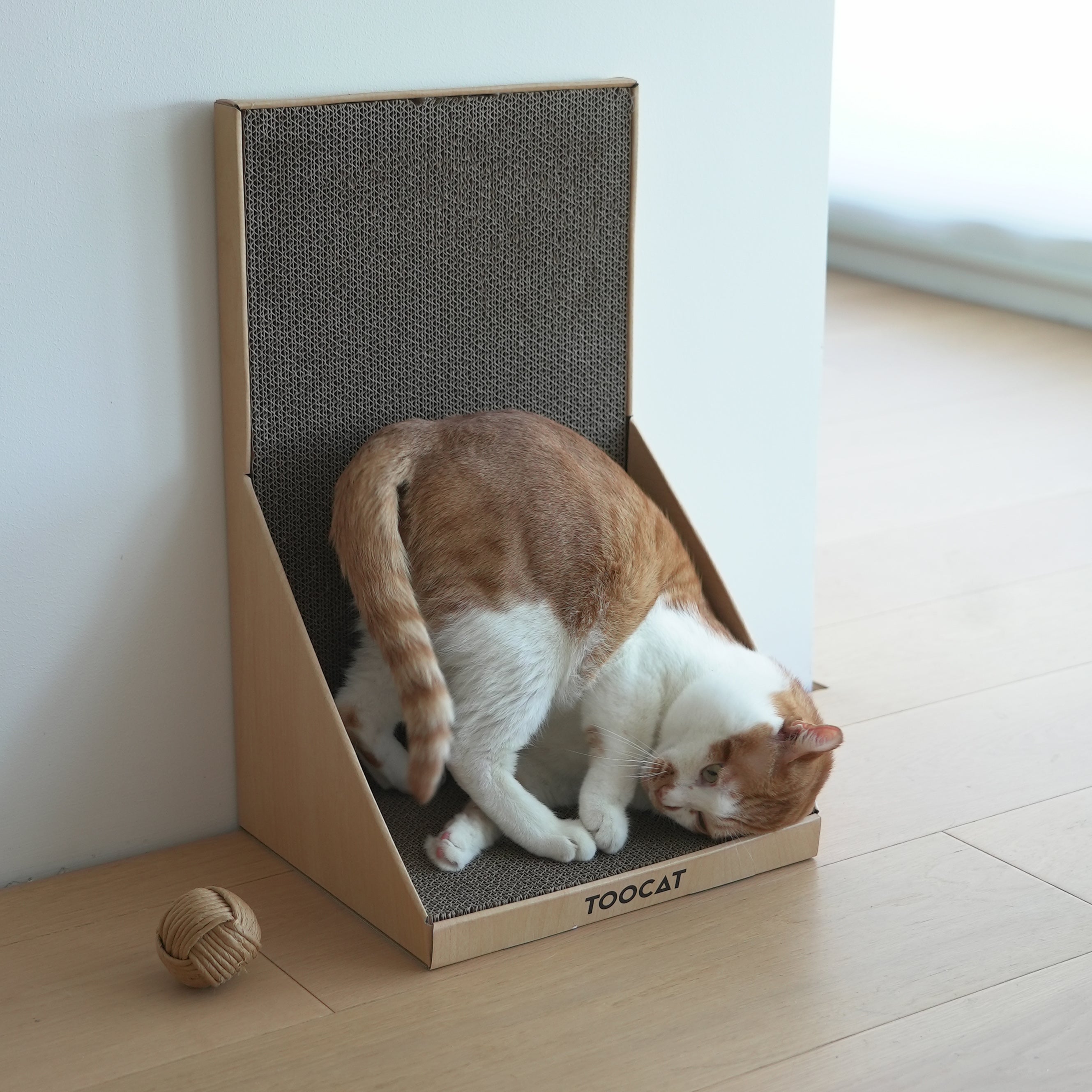 L-Shaped Cat Scratcher Lounge