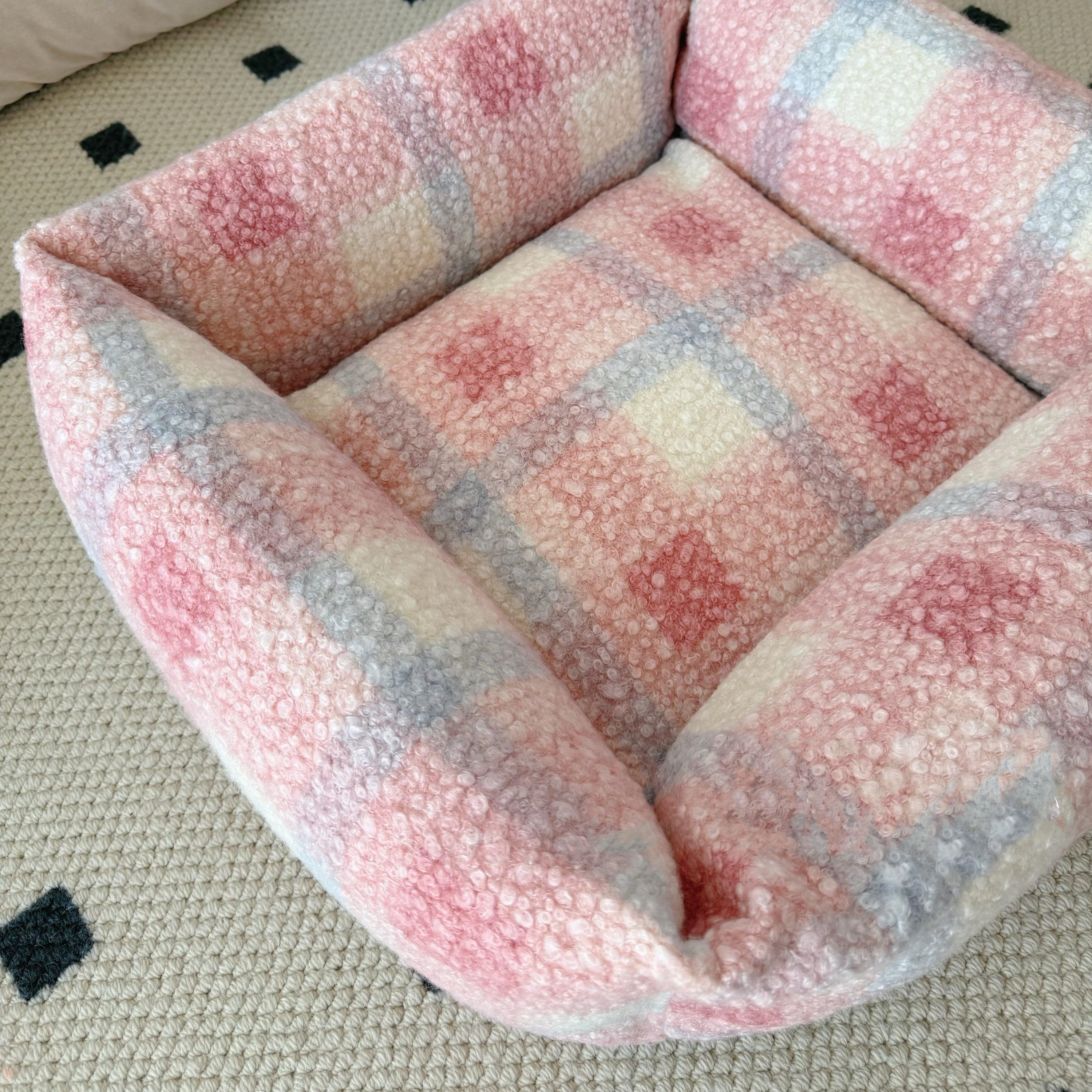 Curly Pink Checkered Washable Cat Bed