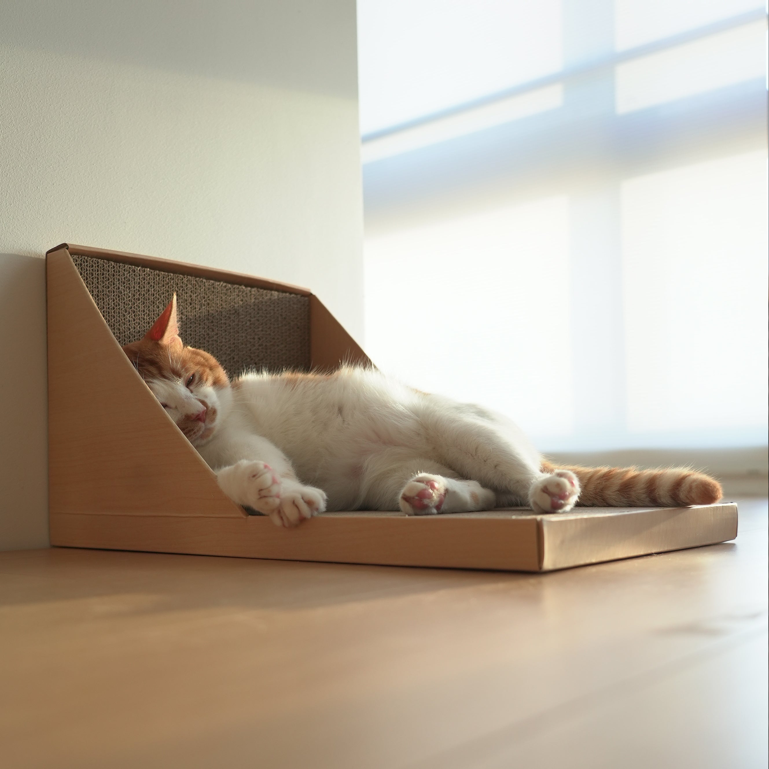 L-Shaped Cat Scratcher Lounge